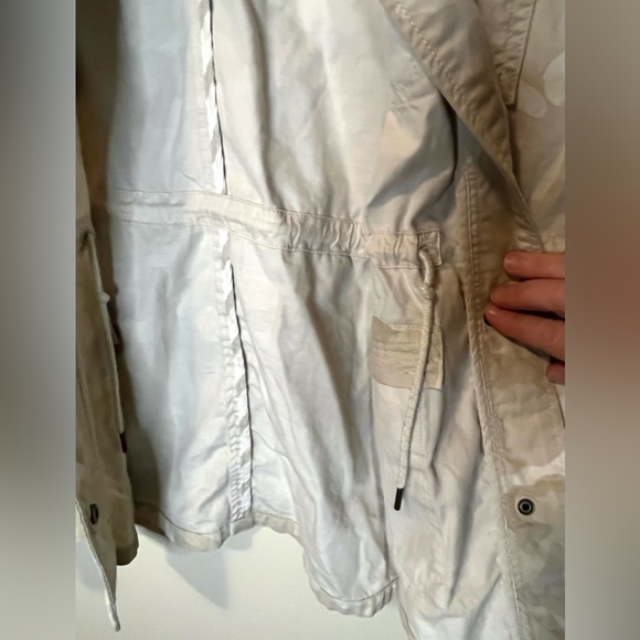 GAP Size XL Camouflage jacket.  100% cotton.  Like new condition. - Picture 4 of 9